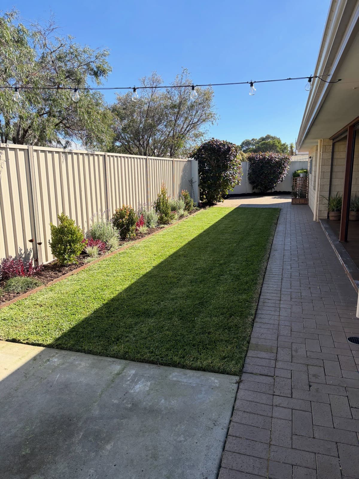Garden re-mulch, Dunsborough, photo 1